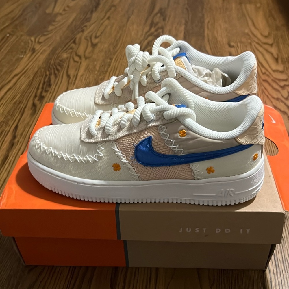 Big kids Nike Air Force 1 low